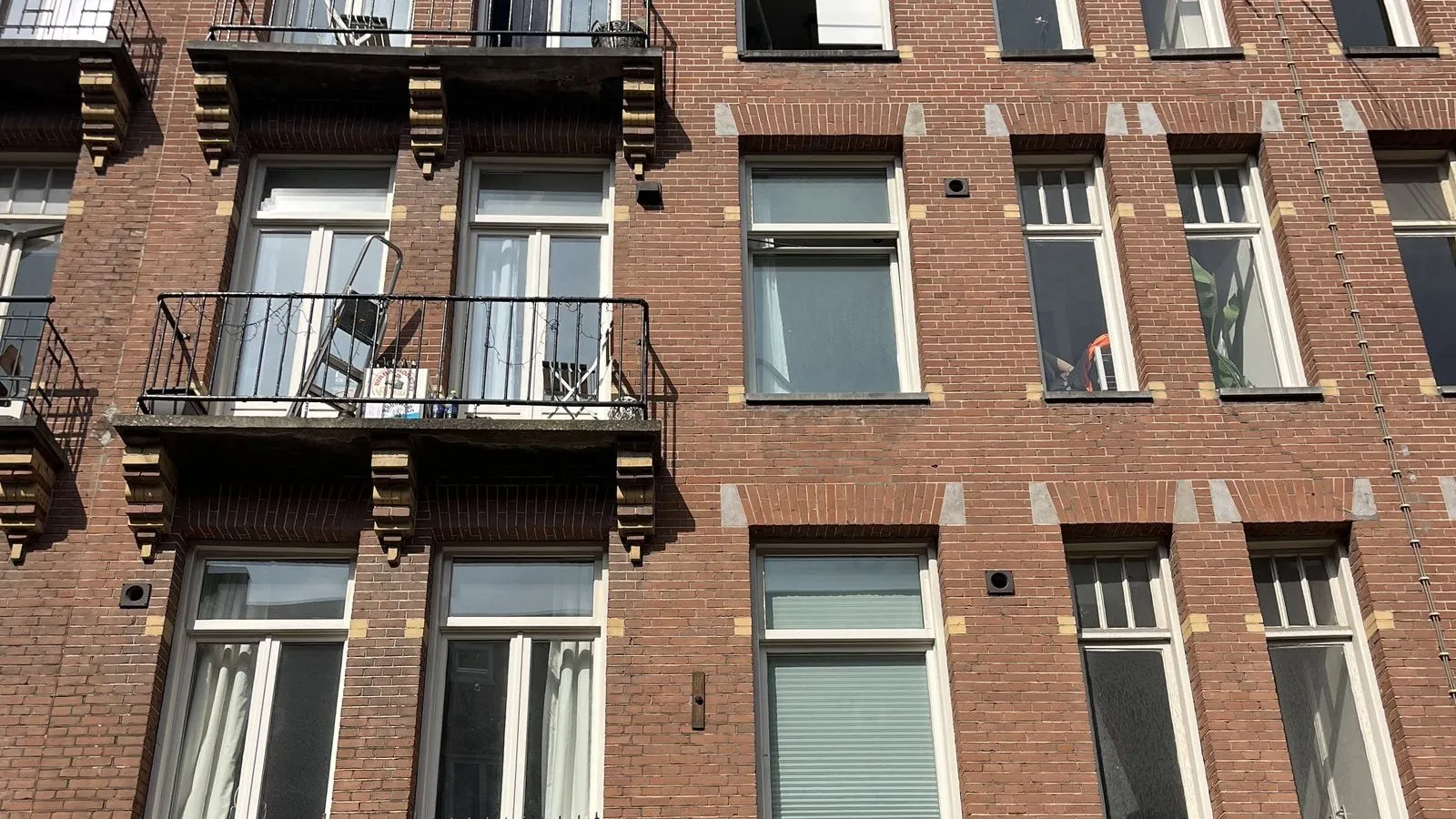 Woongebouw in de stad tijdens een ontwikkelingstraject