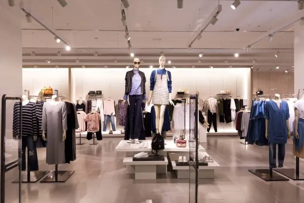 Ingerichte winkel met wanden, plafond en verlichting